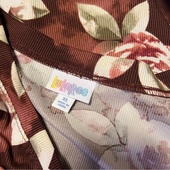 LuLaRoe Ribbed Floral V Neck Burgundy Rose Print Shirt XL - Picture 7 of 7